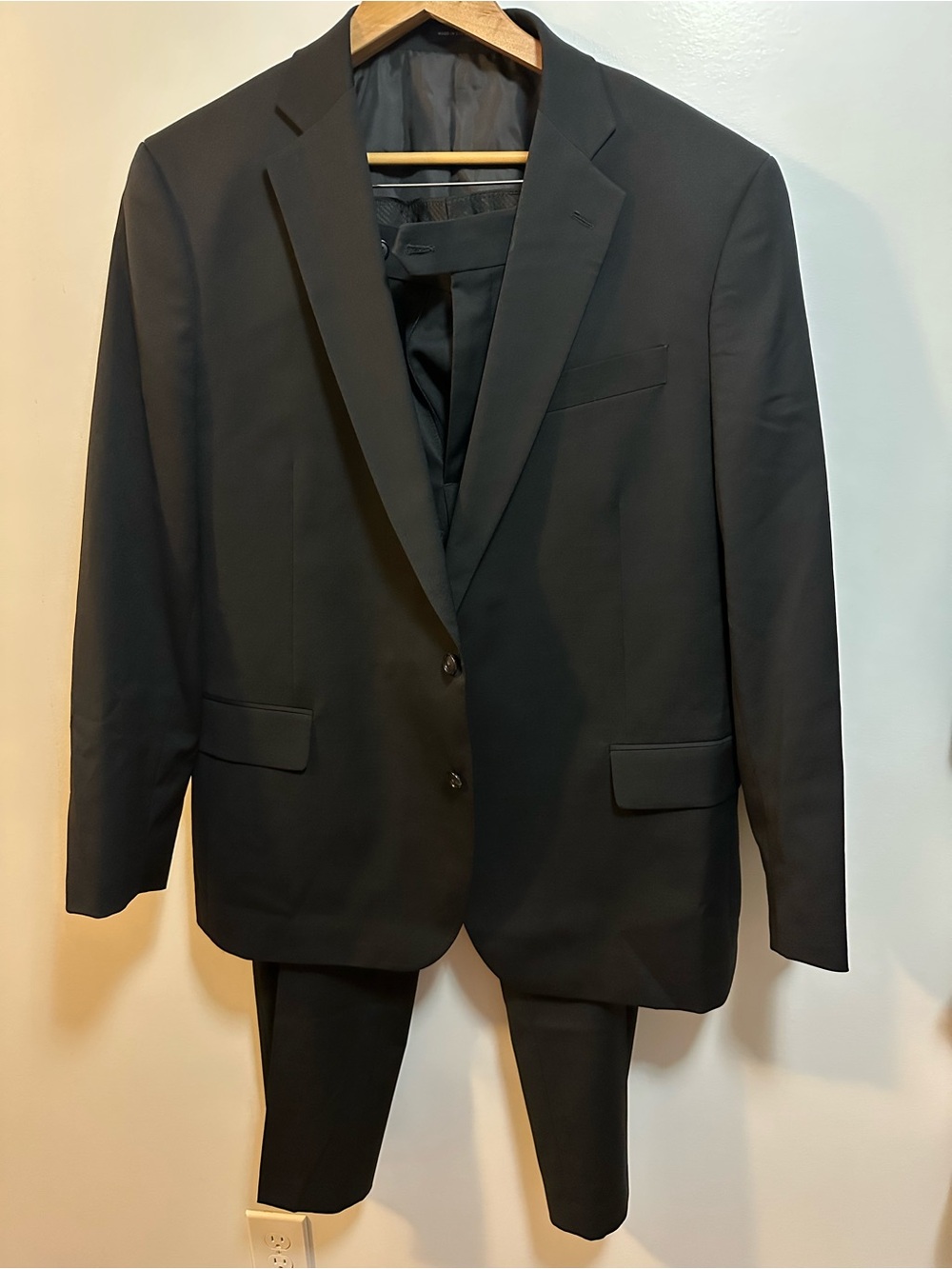 Stafford Men's Classic Black Suit
